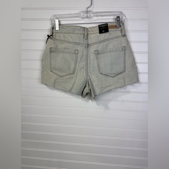 BLANK NYC The Barrow crochet front frayed hem light wash denim shorts. Size 26. - Picture 2 of 6
